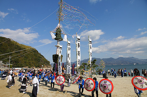 神明踊りの様子の写真