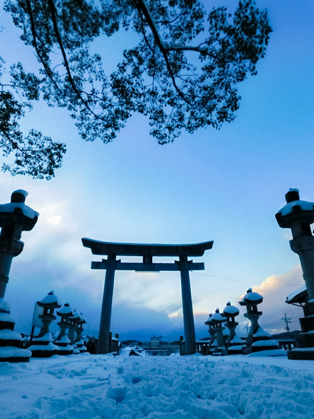 岡崎八幡宮の鳥居の写真