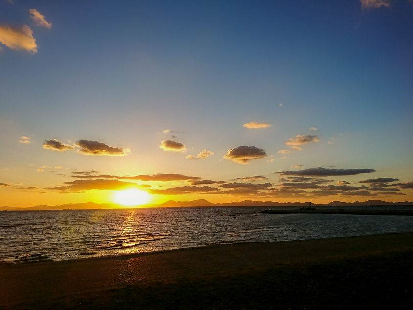 きららビーチの夕景の写真