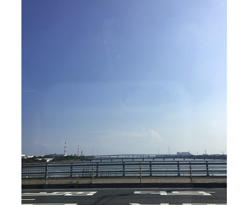 厚東川大橋から見る青空の写真