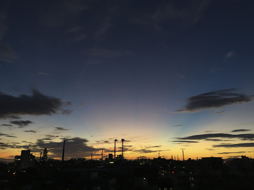 宇部地区工場群の夕景の写真