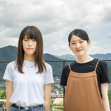 山口県立大学 近藤綾乃さん(左)、川部那萌さん(右)の写真