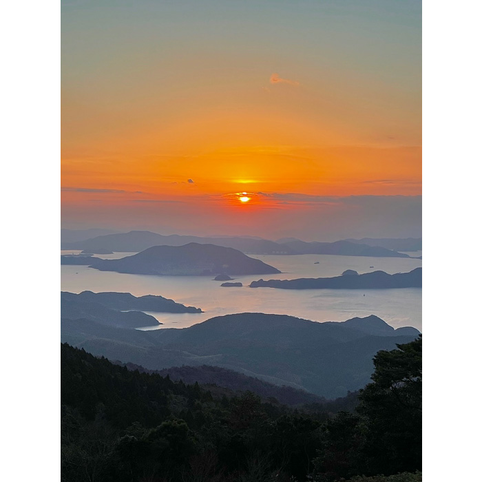 大平山から見た朝日の写真