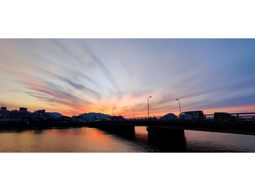 雁島橋の夕景の写真