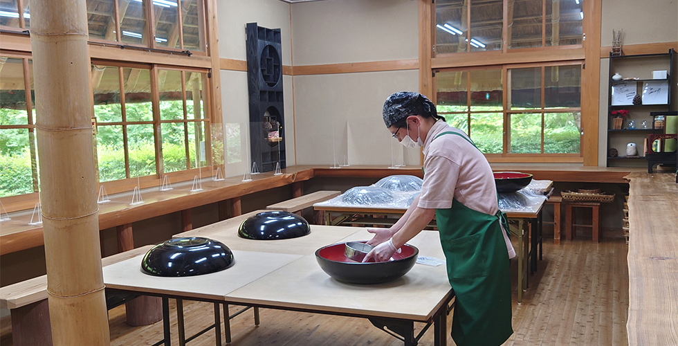 そば打ち体験工房「とくぢ浪漫(ろまん)」の内観の写真