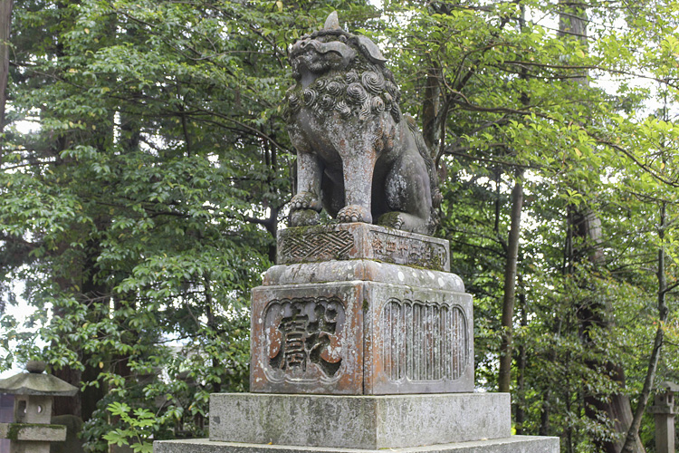 野田神社二ノ鳥居そばにある萩型狛犬の写真