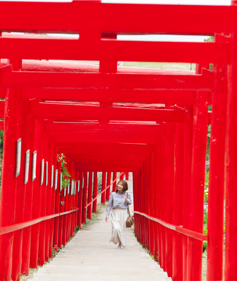 元乃隅神社の赤い鳥居の写真