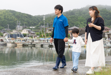 漁港がお子さんお気に入りの散歩コースの写真