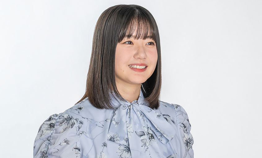 瀧野由美子さんの笑顔の写真